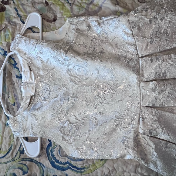 Place Formal children’s dress size 12 - Picture 5 of 8